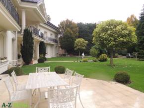  Na prenájom 4-izbový luxusný byt, Nekrasovova ul, - Staré Mesto