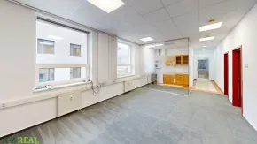 Prenájom kancelárskeho celku v Ružinove, 163 m2 s výborným parkovaním.