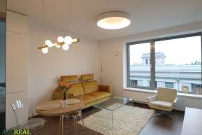  Prenájom 2 izbového bytu s parkovaním v objekte EUROVEA - Staré Mesto