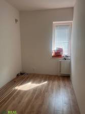 Prenájom 3 izb  bytu v rodinnom dome na Novobanskej ulici v Petržalke