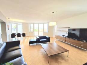  Na prenájom 3 izbový byt, Staré Mesto,  Zámocká ul.