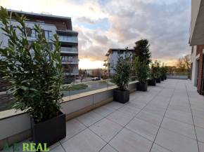  Prenájom 4 izbového bytu v novostavbe na Hriňovskej ulici.