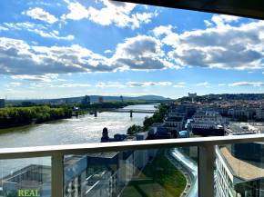  EUROVEA TOWER - Prenájom zariadeného  2 izb. bytu