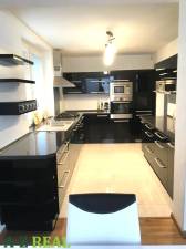  Prenájom rodinného domu na Kolibe, Ôsma ulica.